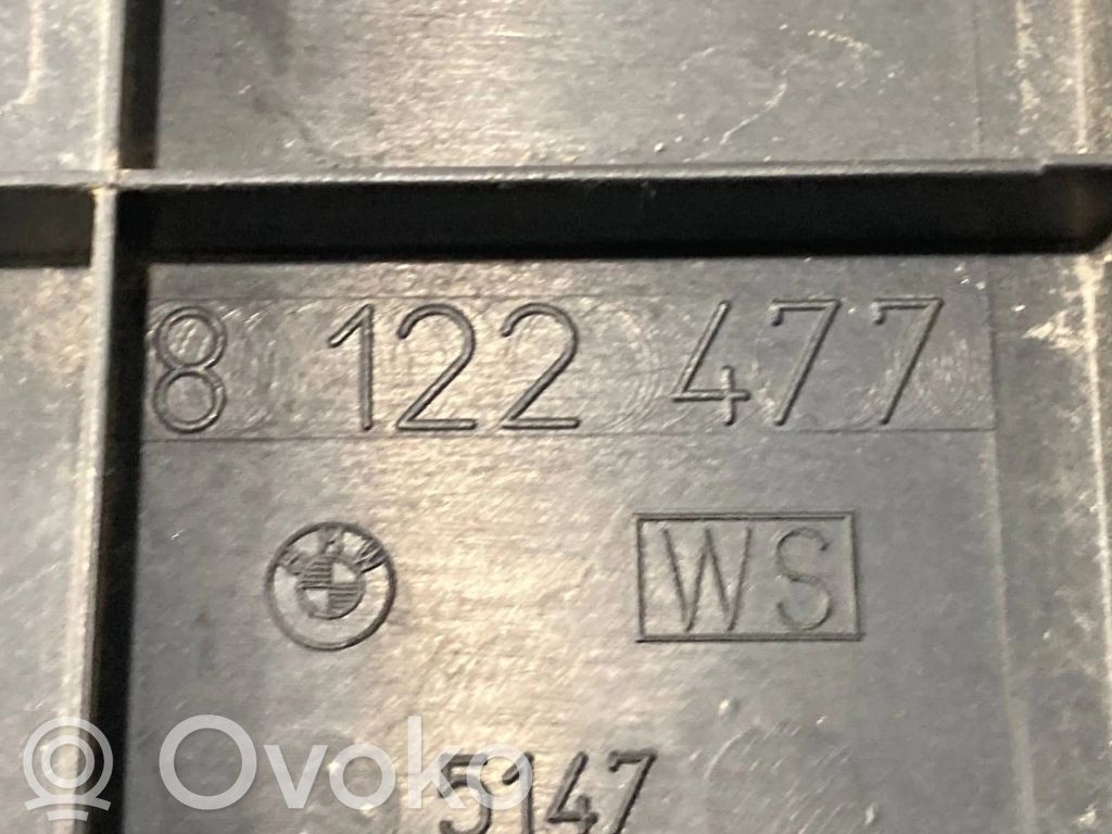 Aizmugurējā luktura detaļa