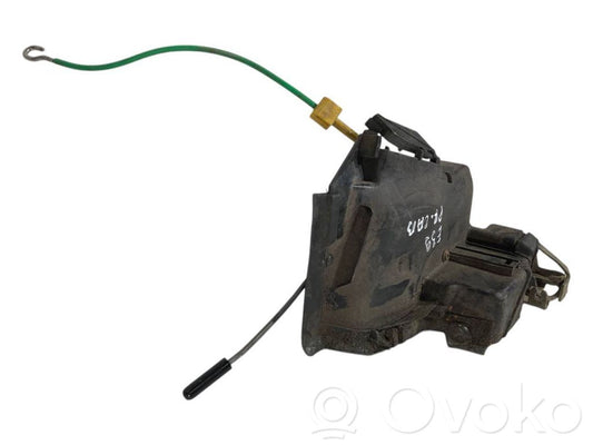 Priekšpusē slēdzene