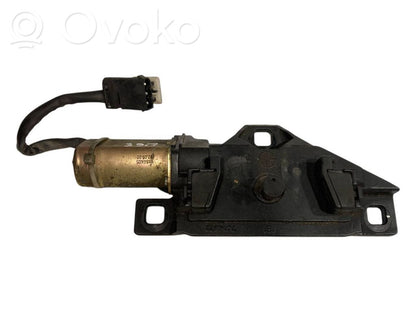 Aizmugurējā pārsega pievilcējs