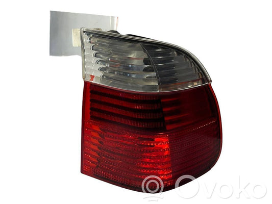 Aizmugurējais lukturis virsbūvē