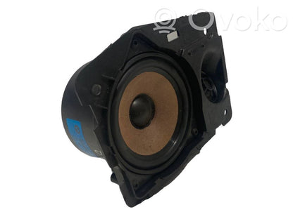 Skaļrunis (-i) pakaļējās durvīs