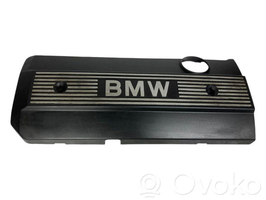 Dzinēja pārsegs (dekoratīva apdare)