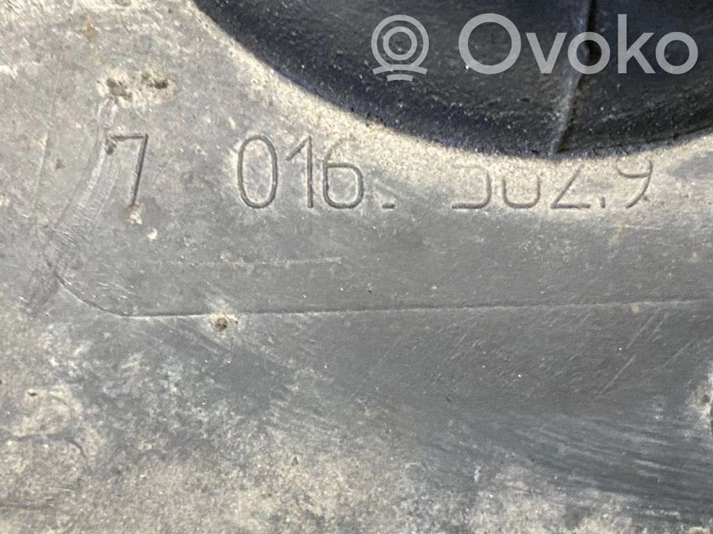 Cita veida dzinēja nodalījuma detaļa