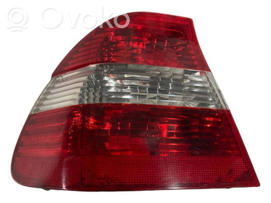 Задний фонарь в кузове