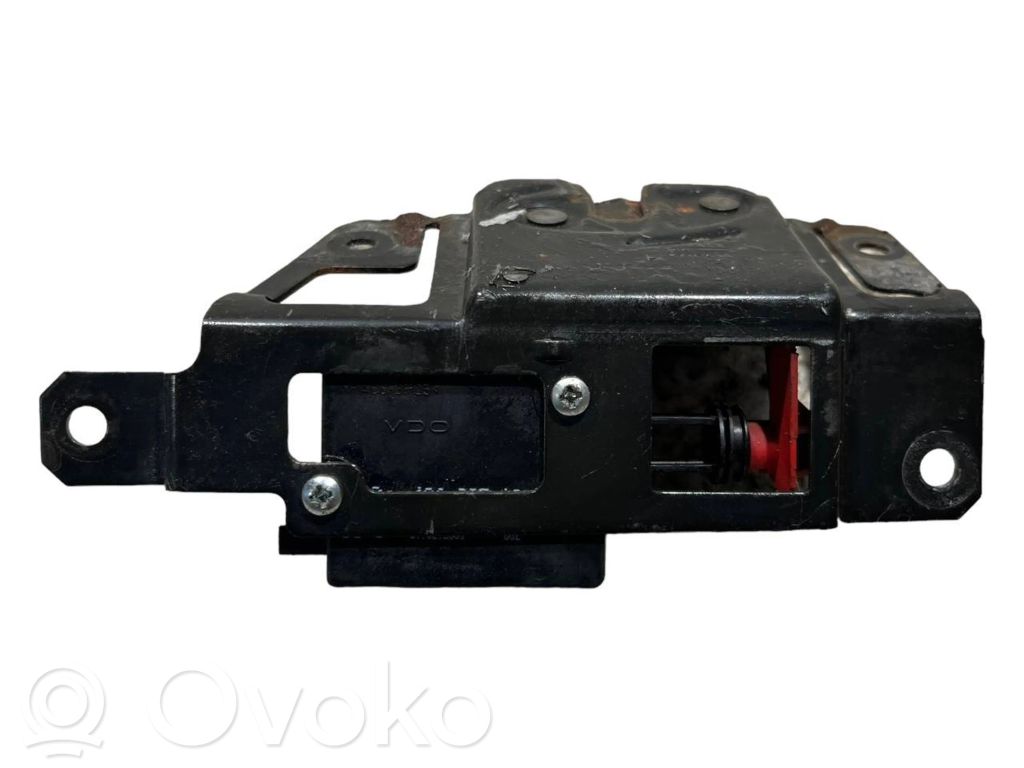 Aizmugurējā pārsega slēdzene