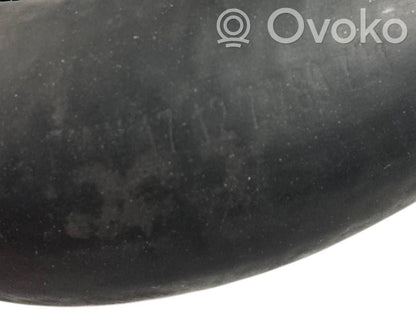 Caurulīte (-es) / šļūtene (-es)