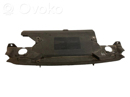 Dzinēja pārsega slēdzenes dekoratīvā apdare