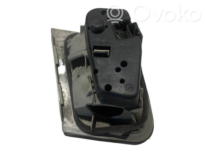 Aizmugurējais lukturis pārsegā