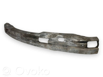 Priekšpusē bampera sija / balka