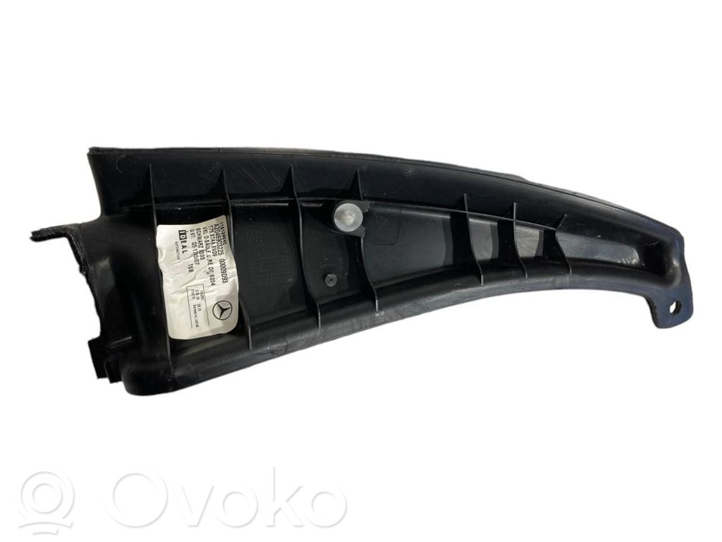 (D) statņa dekoratīvā apdare (apakšdaļa)