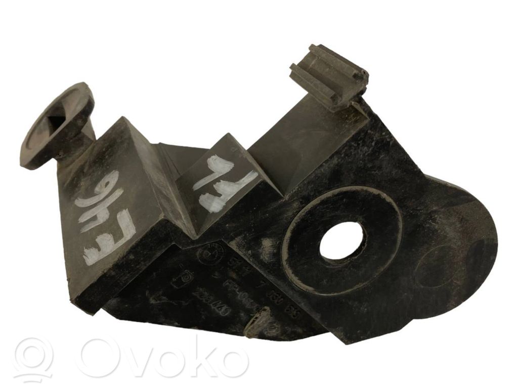 Priekšpusē bampera turētājs