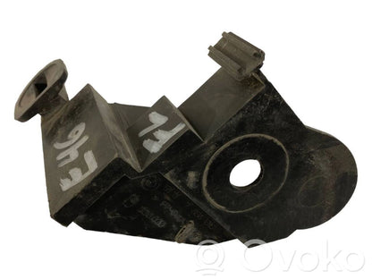 Priekšpusē bampera turētājs