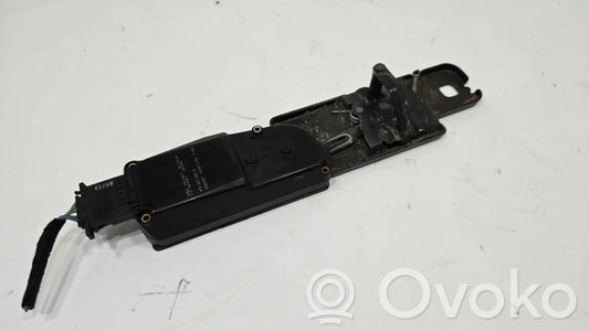 Aizmugurējā pārsega pievilcējs