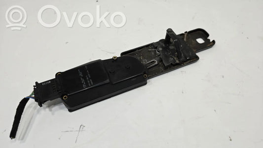 Aizmugurējā pārsega pievilcējs