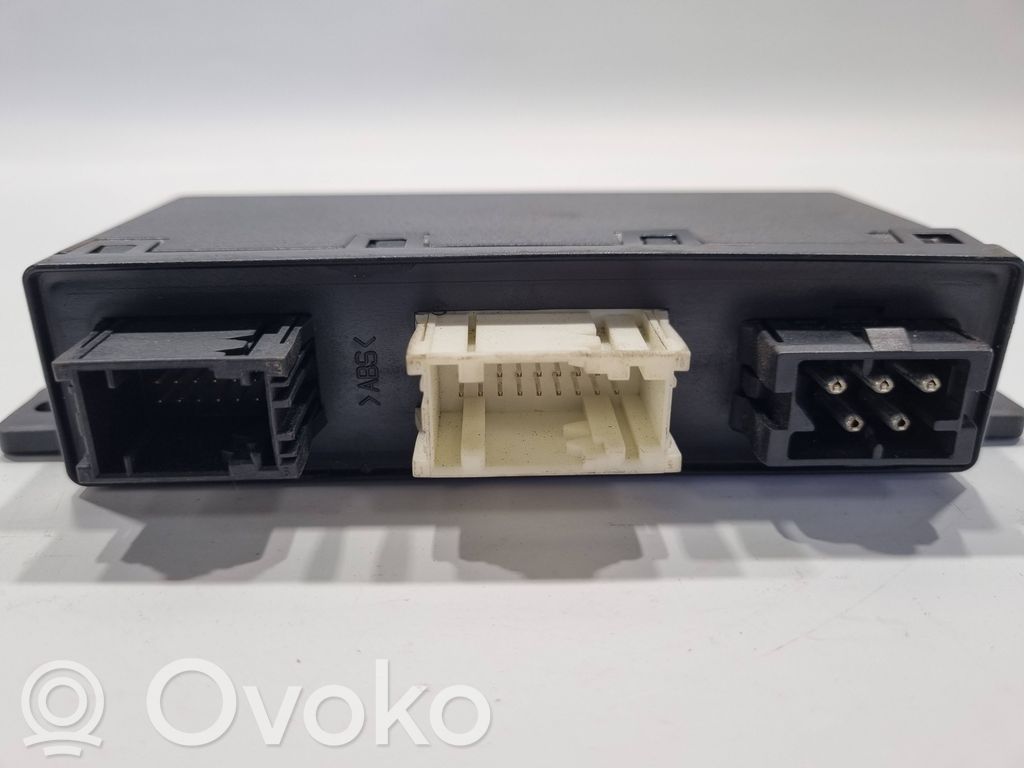 Durvju vadības bloks