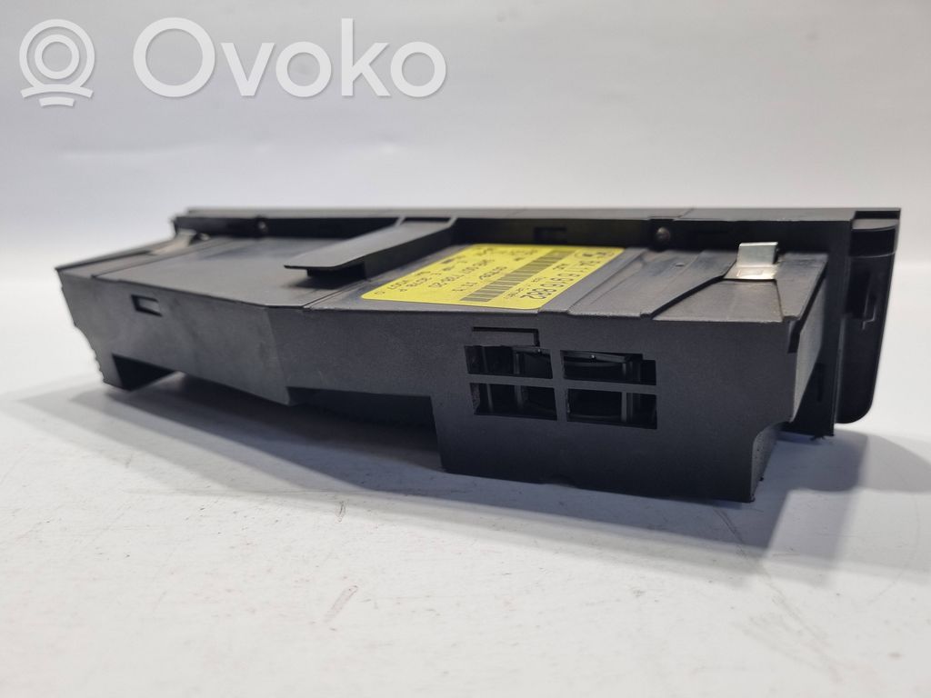 Gaisa kondicioniera / klimata kontroles / salona apsildes vadības bloks (salonā)