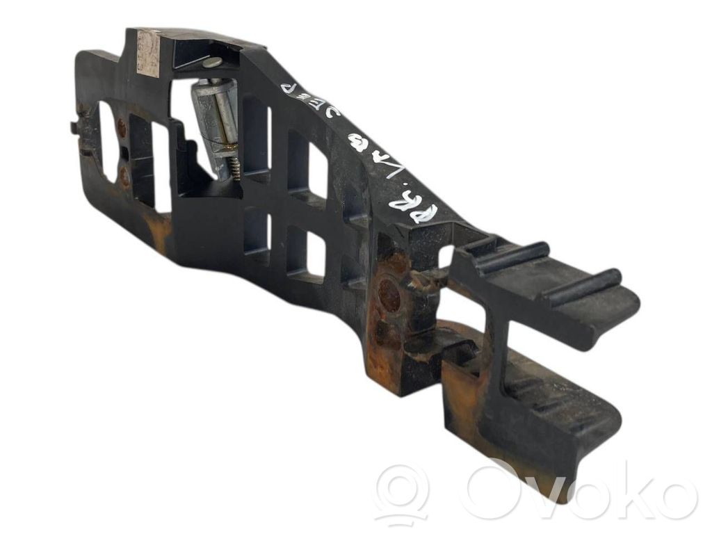 Priekšpusē turētājs / kronšteins ārējam atvēršanas rokturim