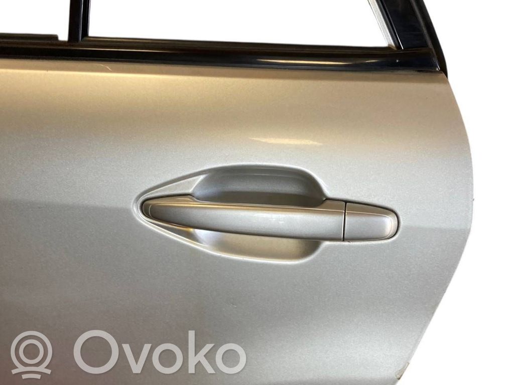 Aizmugurējās durvis