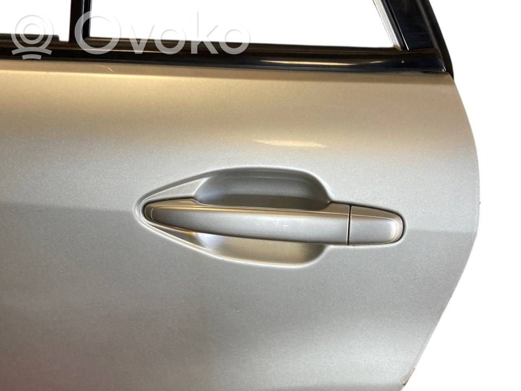 Aizmugurējās durvis