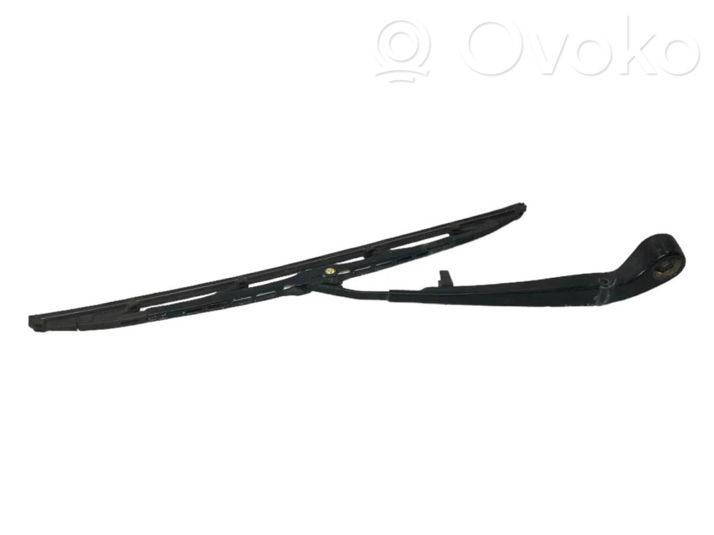 Rear window wiper arm