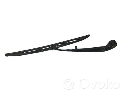 Aizmugurējā loga tīrītāja kājiņa