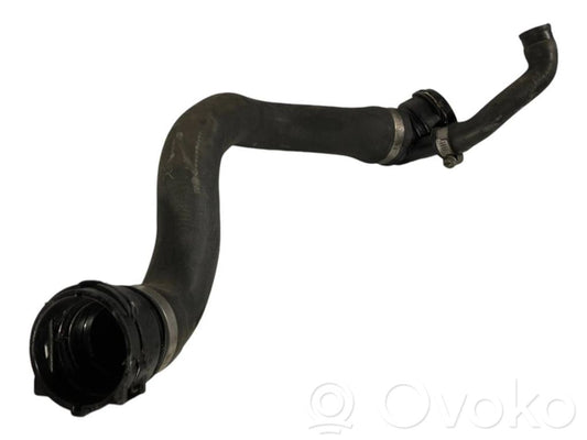 Caurulīte (-es) / šļūtene (-es)