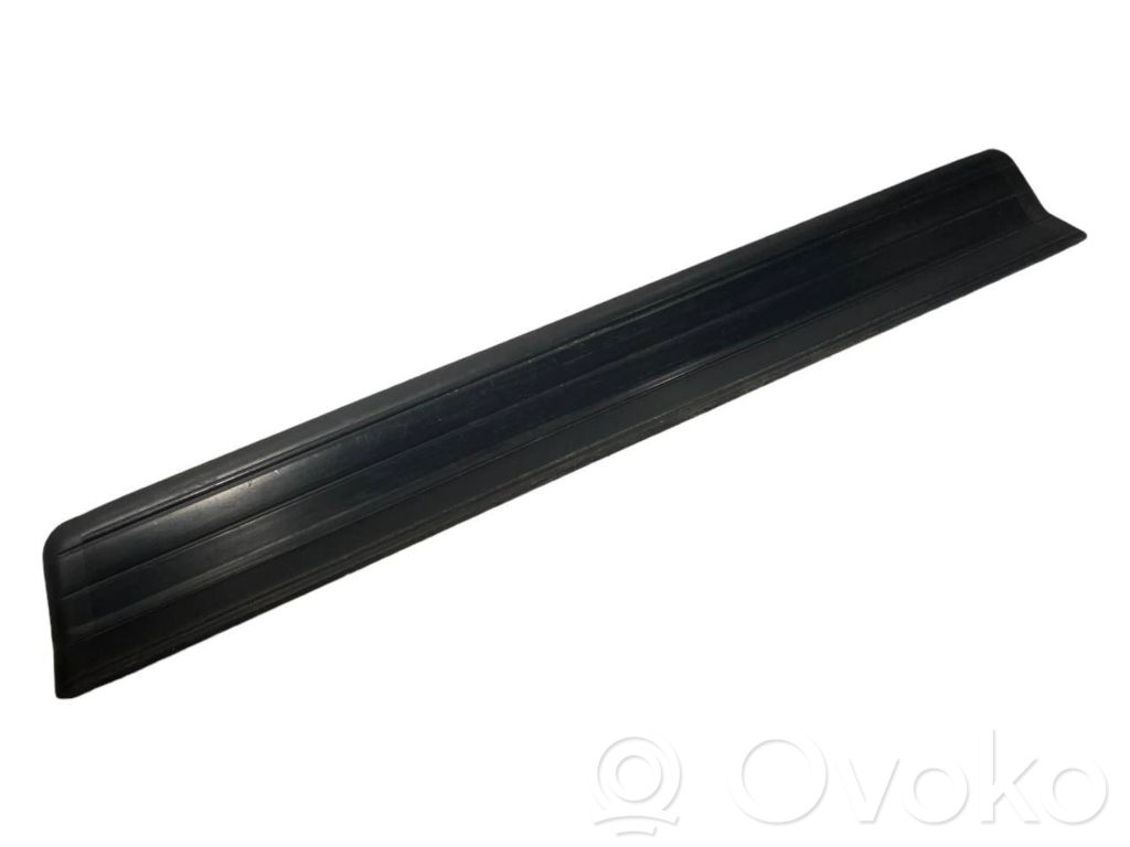Front sill trim (inner)