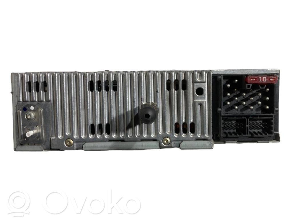 Radio / CD/DVD atskaņotājs / navigācija