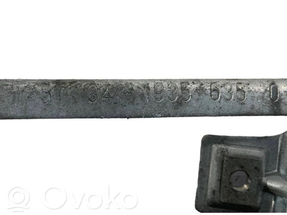 Mehāniskais aizmugurē loga pacelšanas mehānisms