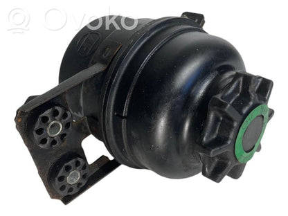 Stūres pastiprinātāja šķidruma tvertne