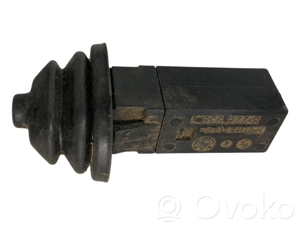 Degvielas tvertnes atvēršanas slēdzis