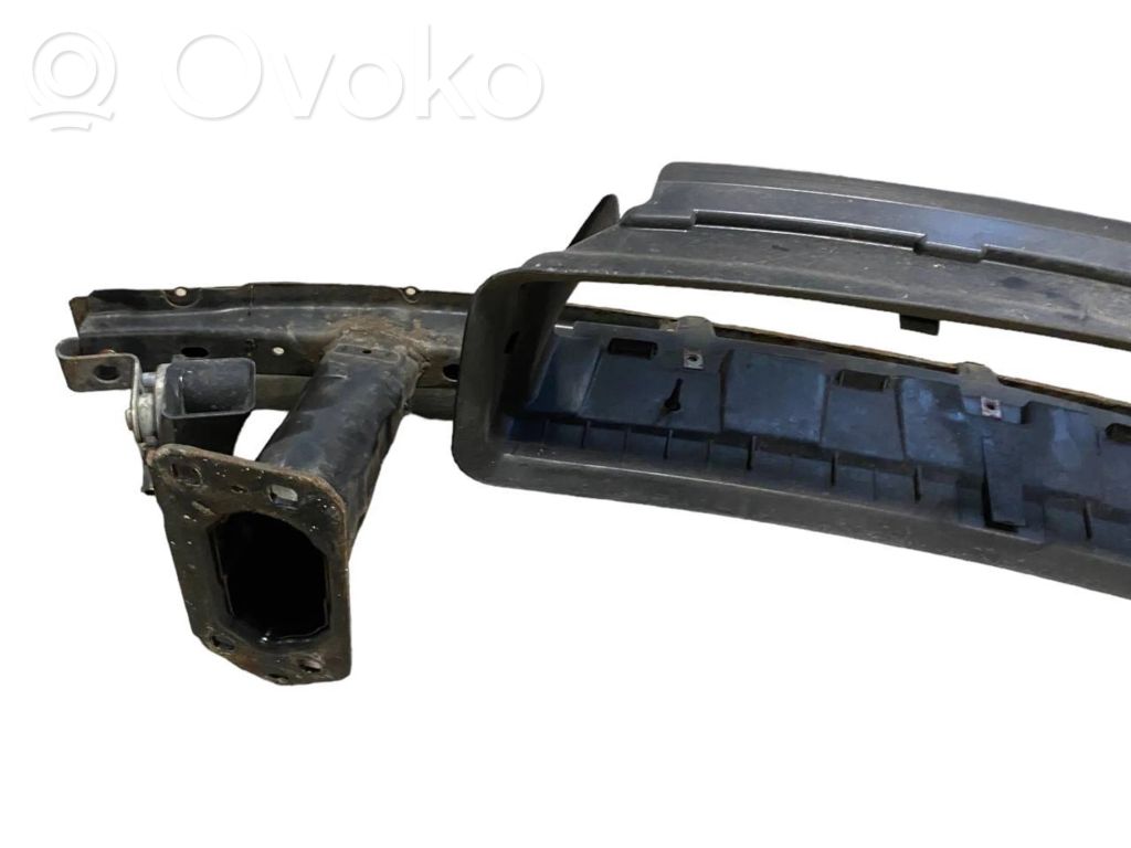 Priekšpusē bampera sija / balka