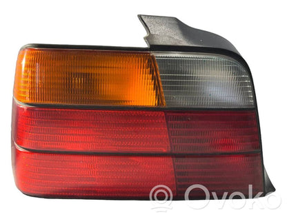 Aizmugurējais lukturis virsbūvē