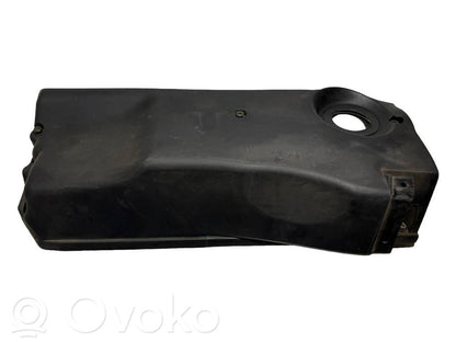 Engine cover (decorative trim)