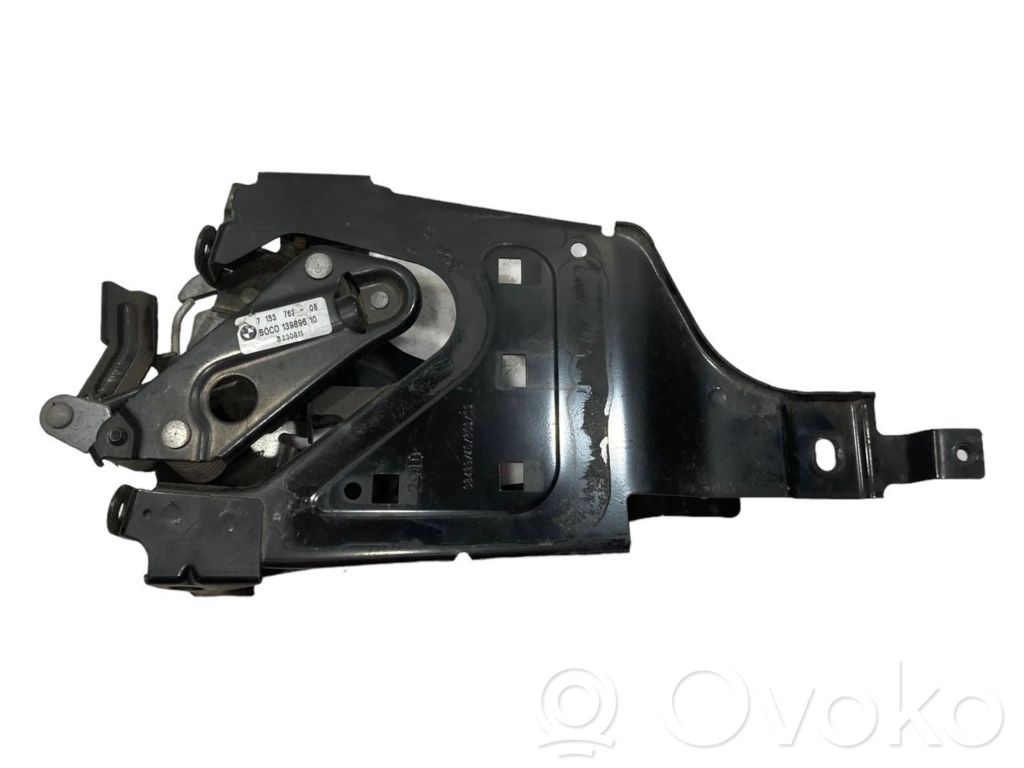 Dzinēja pārsega slēdzene