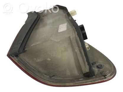 Задний фонарь в кузове