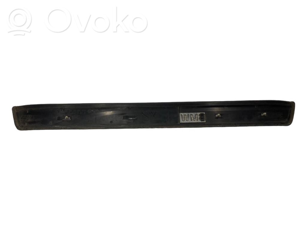 Priekšējā sliekšņa dekoratīvā apdare (iekšējā)