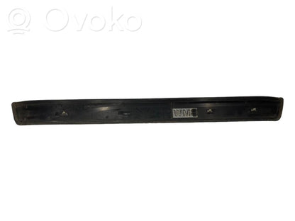 Priekšējā sliekšņa dekoratīvā apdare (iekšējā)