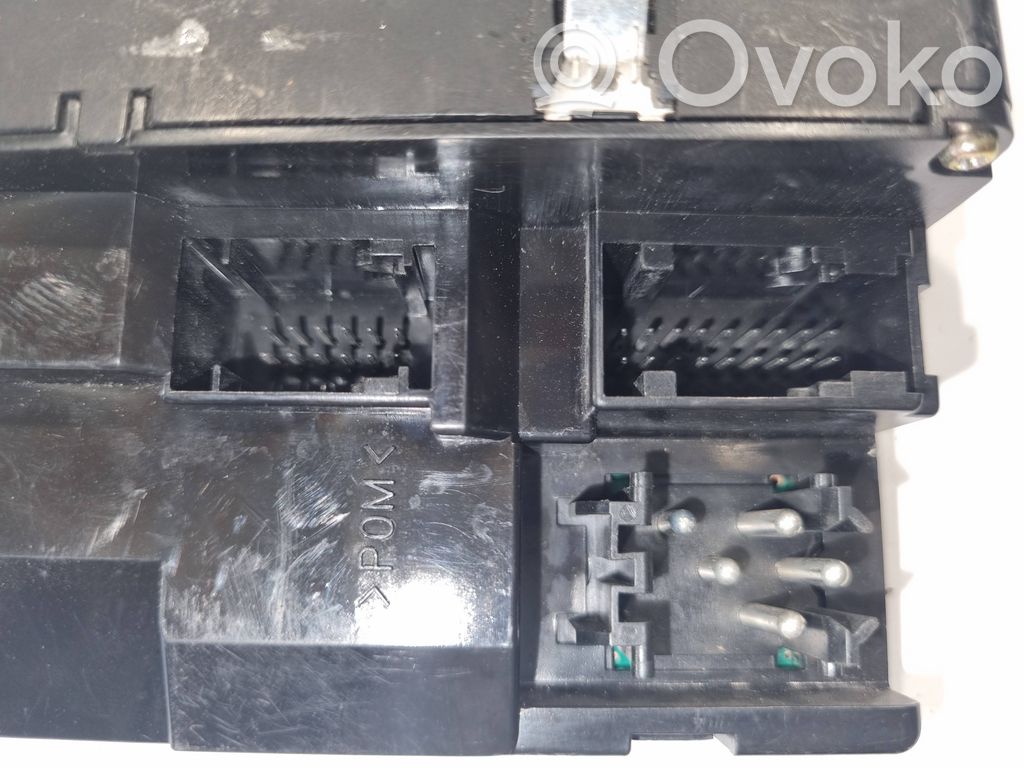 Window lift control switch(es)