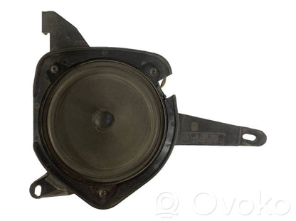 Speaker(s) in front door