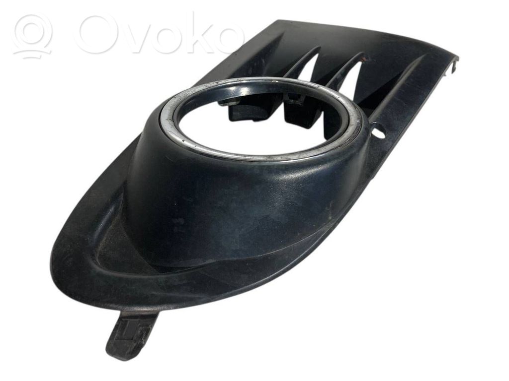 Pretmiglas luktura dekoratīvais režģis