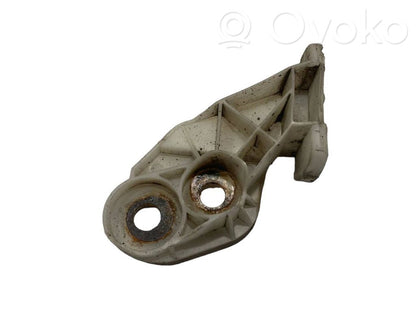 Priekšpusē bampera turētājs