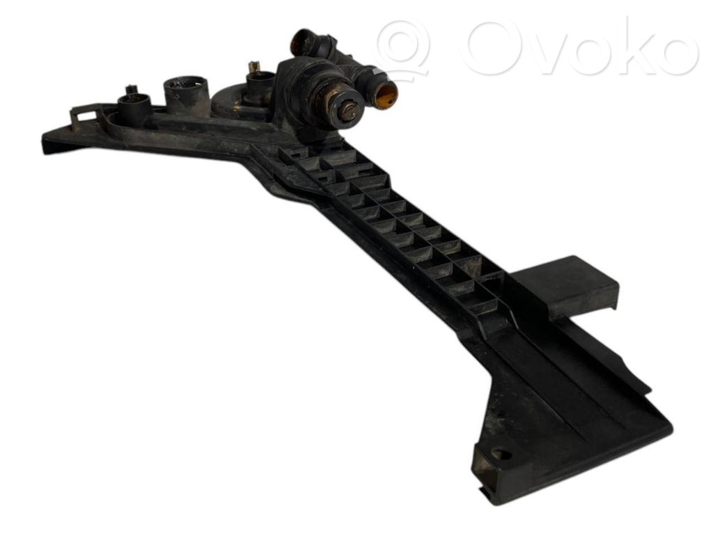 Radiatora (-u) turētājs / kronšteins