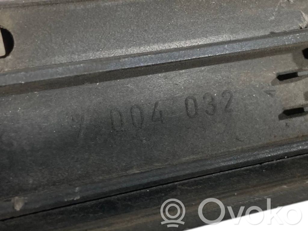 Aizmugurē durvju dekoratīvā apdare (moldings)