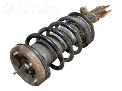 Priekšpusē amortizators ar atsperi