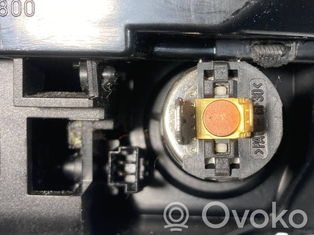 Пепельница (передняя)