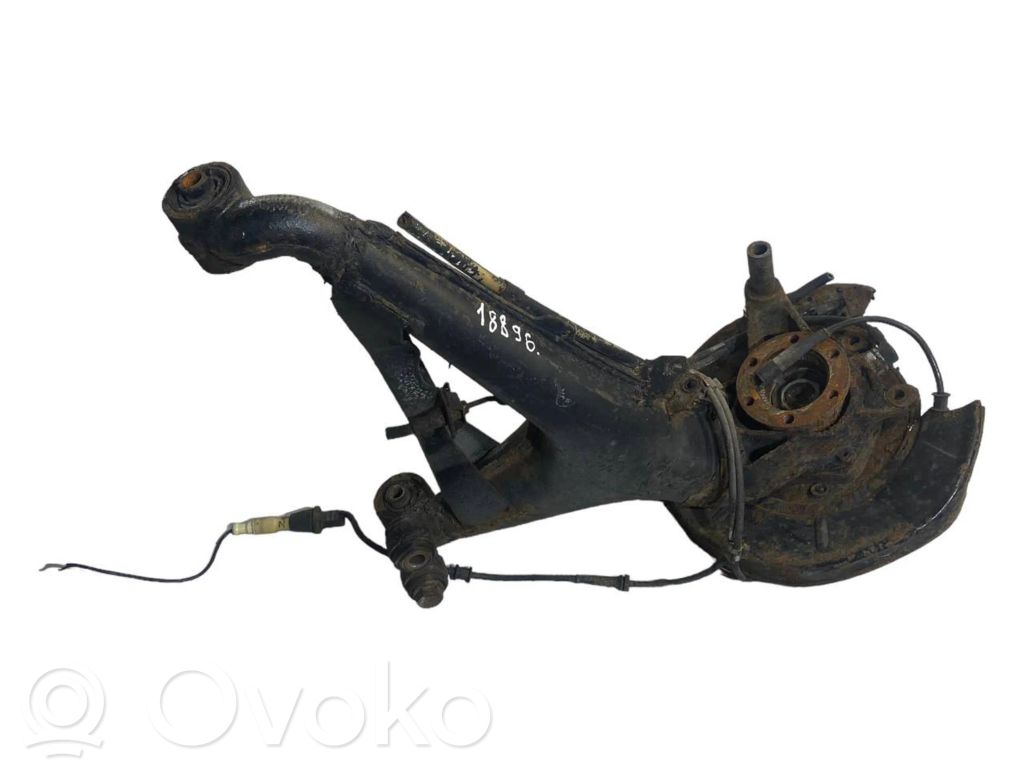 Aizmugurē riteņa rumbas vārpstas šarnīrs (stupica, capfa)