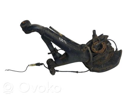 Aizmugurē riteņa rumbas vārpstas šarnīrs (stupica, capfa)