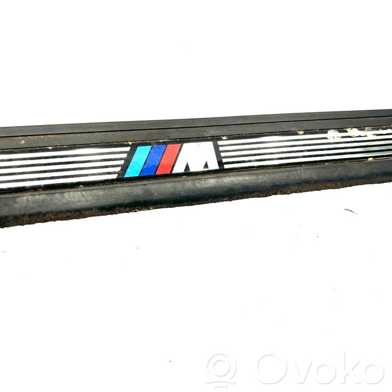 Priekšējā sliekšņa dekoratīvā apdare (iekšējā)