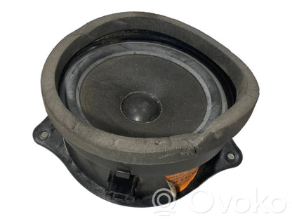 Skaļrunis (-i) pakaļējās durvīs